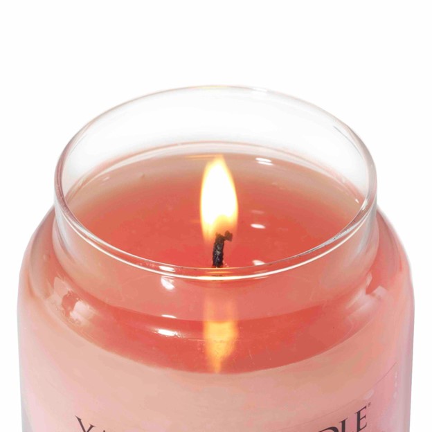 Yankee Candle Jar Candle burning evenly